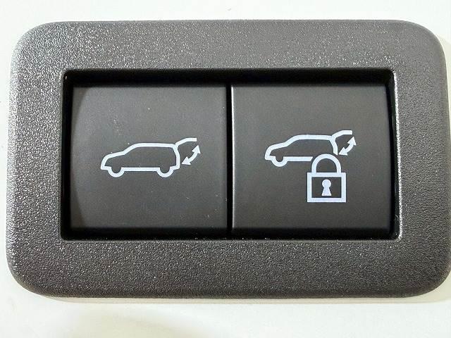 カローラクロス ハイブリッド Z 全周囲カメラ/ガラスルーフ/レーダークルーズコントロール/ブラインドスポットモニター/セーフティーセンス/電動リヤゲート/シートヒーター/パワーシート/ETC/LEDヘッドライト/純正ディスプレイ(10枚目)