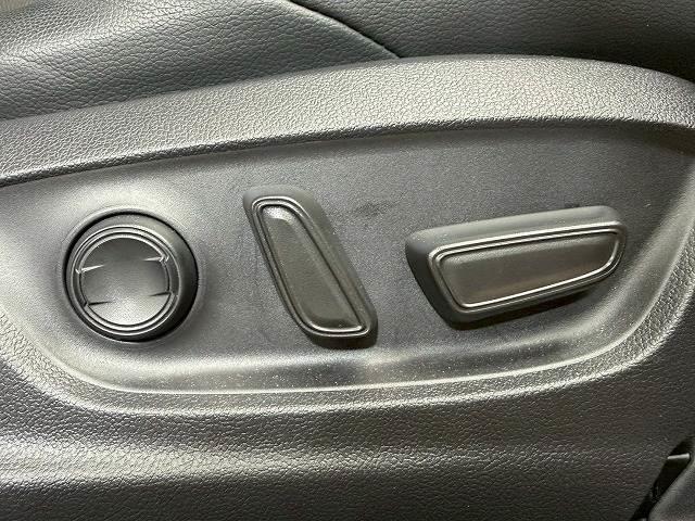 カローラクロス ハイブリッド Z 全周囲カメラ/ガラスルーフ/レーダークルーズコントロール/ブラインドスポットモニター/セーフティーセンス/電動リヤゲート/シートヒーター/パワーシート/ETC/LEDヘッドライト/純正ディスプレイ(11枚目)