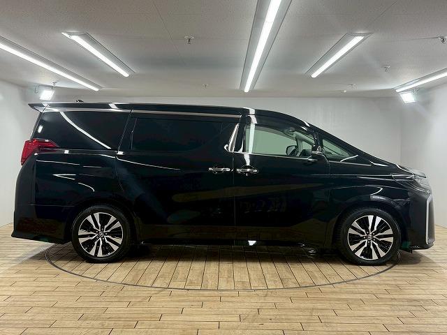 アルファード Ｓ“Ｃ　パッケージ”　後席モニター／レーダークルーズコントロール／三眼ＬＥＤヘッド／ＥＴＣ／セーフティーセンス／両側電動スライドドア／パワーバッグドア／シートヒーター／ベンチレーション／ＣＤ・ＤＶＤデッキ／スマートキー（69枚目）