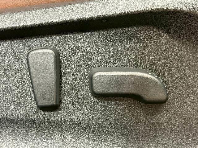 フォレスター アドバンス　茶革シート／レーダークルーズコントロール／デジタルインナーミラー／シートヒーター／電動リヤゲート／パワーシート／シートメモリー／フロントカメラ／サイドカメラ／バックカメラ／ＳＤナビ／ＬＥＤヘッドライト（11枚目）