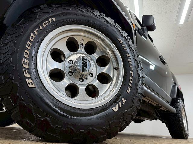 FJクルーザー ブラックカラーパッケージ ミッキートンプソン17アルミホイール/リフトアップ/フルセグ/Bluetooth/ETC/クルーズコントロール/クリアランスソナー/横滑り防止装置/4WD/キーレスエントリー/パワーウィンドウ(29枚目)