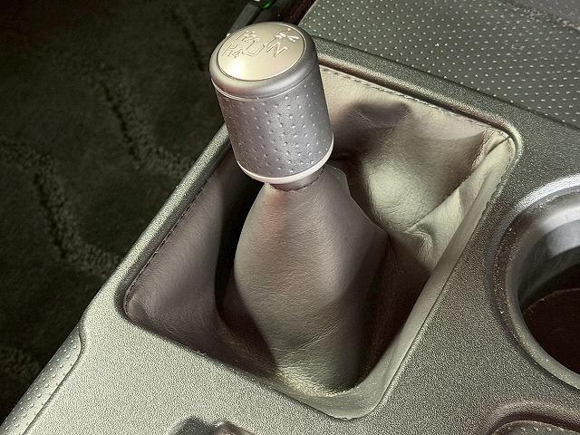 FJクルーザー ブラックカラーパッケージ ミッキートンプソン17アルミホイール/リフトアップ/フルセグ/Bluetooth/ETC/クルーズコントロール/クリアランスソナー/横滑り防止装置/4WD/キーレスエントリー/パワーウィンドウ(51枚目)