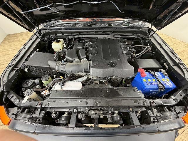 FJクルーザー ブラックカラーパッケージ ミッキートンプソン17アルミホイール/リフトアップ/フルセグ/Bluetooth/ETC/クルーズコントロール/クリアランスソナー/横滑り防止装置/4WD/キーレスエントリー/パワーウィンドウ(61枚目)