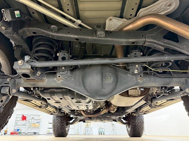 FJクルーザー ブラックカラーパッケージ ミッキートンプソン17アルミホイール/リフトアップ/フルセグ/Bluetooth/ETC/クルーズコントロール/クリアランスソナー/横滑り防止装置/4WD/キーレスエントリー/パワーウィンドウ(63枚目)