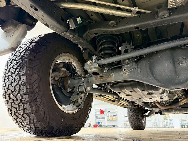 FJクルーザー ブラックカラーパッケージ ミッキートンプソン17アルミホイール/リフトアップ/フルセグ/Bluetooth/ETC/クルーズコントロール/クリアランスソナー/横滑り防止装置/4WD/キーレスエントリー/パワーウィンドウ(64枚目)