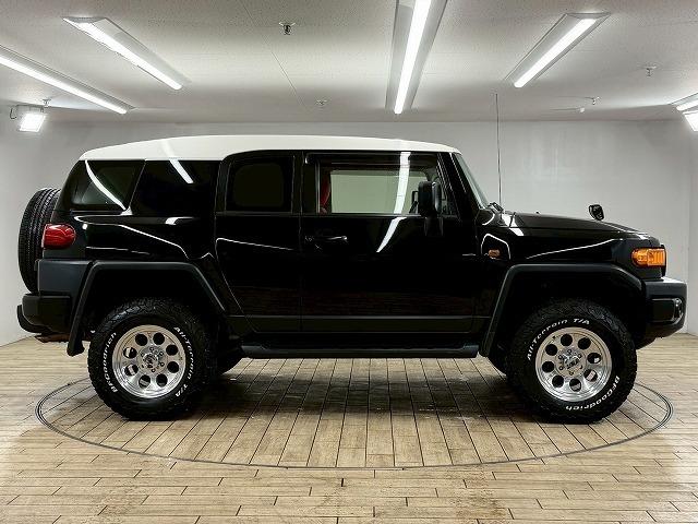 FJクルーザー ブラックカラーパッケージ ミッキートンプソン17アルミホイール/リフトアップ/フルセグ/Bluetooth/ETC/クルーズコントロール/クリアランスソナー/横滑り防止装置/4WD/キーレスエントリー/パワーウィンドウ(72枚目)