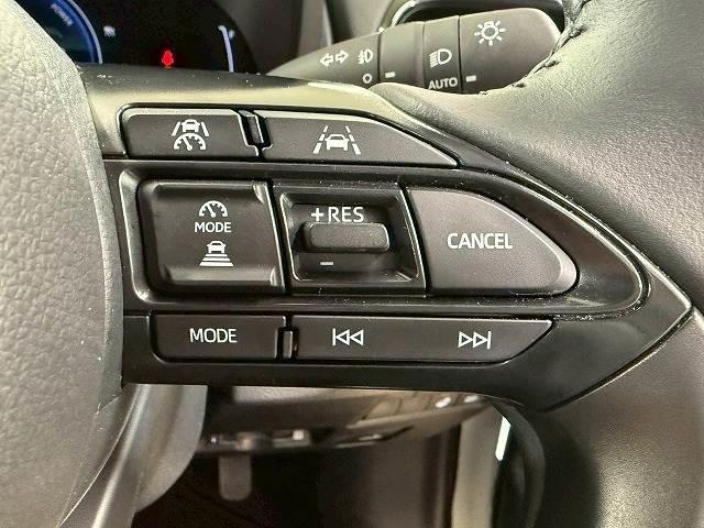 ヤリスクロス ハイブリッドＺ　ウルバーノ　全周囲カメラ／シートヒーター／アダプティブクルーズコントロール／ブラインドスポットモニター／ディスプレイオーディオ／ＥＴＣ／フルセグ／ナビ／スマートキー／パワーシート／ＨＤＭＩ／シートヒーター（7枚目）