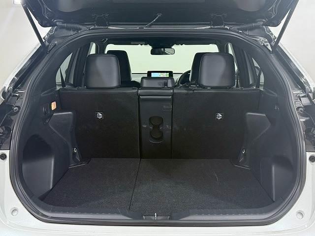 ヤリスクロス ハイブリッドＺ　ウルバーノ　全周囲カメラ／シートヒーター／アダプティブクルーズコントロール／ブラインドスポットモニター／ディスプレイオーディオ／ＥＴＣ／フルセグ／ナビ／スマートキー／パワーシート／ＨＤＭＩ／シートヒーター（13枚目）