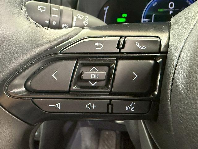 ヤリスクロス ハイブリッドＺ　ウルバーノ　全周囲カメラ／シートヒーター／アダプティブクルーズコントロール／ブラインドスポットモニター／ディスプレイオーディオ／ＥＴＣ／フルセグ／ナビ／スマートキー／パワーシート／ＨＤＭＩ／シートヒーター（28枚目）