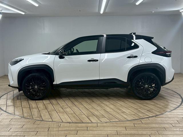 ヤリスクロス ハイブリッドＺ　ウルバーノ　全周囲カメラ／シートヒーター／アダプティブクルーズコントロール／ブラインドスポットモニター／ディスプレイオーディオ／ＥＴＣ／フルセグ／ナビ／スマートキー／パワーシート／ＨＤＭＩ／シートヒーター（64枚目）