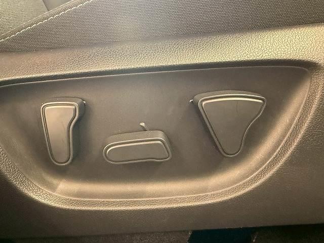 ヤリスクロス ハイブリッドＺ　ウルバーノ　全周囲カメラ／シートヒーター／アダプティブクルーズコントロール／ブラインドスポットモニター／ディスプレイオーディオ／ＥＴＣ／フルセグ／ナビ／スマートキー／パワーシート／ＨＤＭＩ／シートヒーター（10枚目）