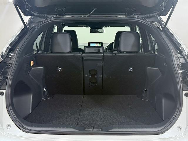 ヤリスクロス ハイブリッドＺ　ウルバーノ　全周囲カメラ／シートヒーター／アダプティブクルーズコントロール／ブラインドスポットモニター／ディスプレイオーディオ／ＥＴＣ／フルセグ／ナビ／スマートキー／パワーシート／ＨＤＭＩ／シートヒーター（58枚目）