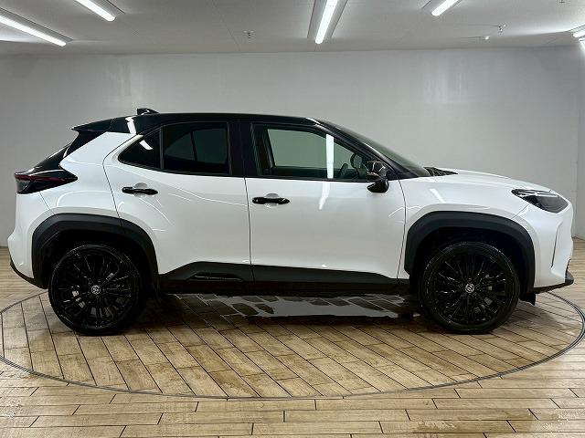 ヤリスクロス ハイブリッドＺ　ウルバーノ　全周囲カメラ／シートヒーター／アダプティブクルーズコントロール／ブラインドスポットモニター／ディスプレイオーディオ／ＥＴＣ／フルセグ／ナビ／スマートキー／パワーシート／ＨＤＭＩ／シートヒーター（65枚目）