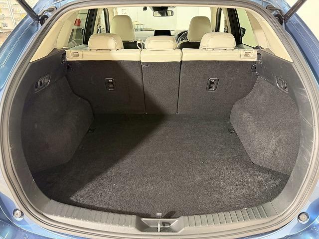 ＣＸ－５ ＸＤ　Ｌパッケージ　純正エアロ／全周囲カメラ／ＢＯＳＥスピーカー／レーダークルーズコントロール／ブラインドスポットモニター／ベージュレザーシート／クリアランスソナー／パワーシート／シートメモリー／電動リヤゲート／ＬＥＤ（33枚目）