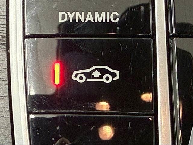 Ｃクラス Ｃ２２０ｄアバンギャルド　ＡＭＧライン　アダプティブクルーズコン／キーレスゴー／ブラインドスポットモニター／ブラックレザーシート／シートヒーター／純正ナビ／バックカメラ／ＬＥＤヘッドライト／純正１８インチアルミホイール／パワーシート（8枚目）