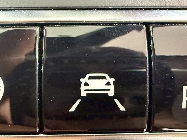 Ｃクラス Ｃ２２０ｄアバンギャルド　ＡＭＧライン　アダプティブクルーズコン／キーレスゴー／ブラインドスポットモニター／ブラックレザーシート／シートヒーター／純正ナビ／バックカメラ／ＬＥＤヘッドライト／純正１８インチアルミホイール／パワーシート（68枚目）