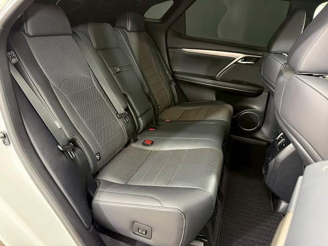 ＲＸ ＲＸ４５０ｈ　Ｆスポーツ　サンルーフ／マークレビンソン／ＴＲＤエアロ／ブラックレザーシート／三眼ＬＥＤヘッド／ヘッドアップディスプレイ／ブラインドスポットモニター／電動リヤゲート／シートクーラー／シートヒーター／レダクル（6枚目）