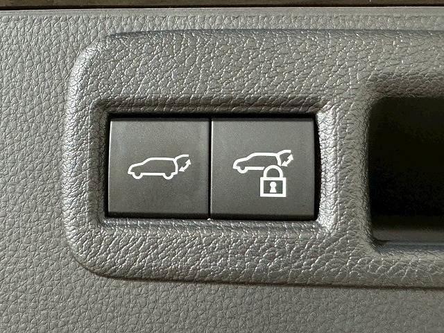 ハリアーＰＨＥＶ Ｚ　モデリスタエアロ／モデリスタ２０インチアルミホイール／調光ルーフ／寒冷地仕様／デジタルインナーミラー／ブラインドスポットモニター／ブラックレザーシート／レーダークルーズコントロール／全周囲カメラ（11枚目）