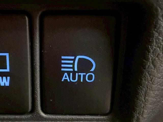 C-HR S GRスポーツ 全周囲カメラ/レーダークルーズコントロール/ブラインドスポットモニター/ETC/純正8型ディスプレイオーディオ/オートマチックハイビーム/ハーフレザーシート/LEDヘッドライト/純正19インチアルミ(9枚目)