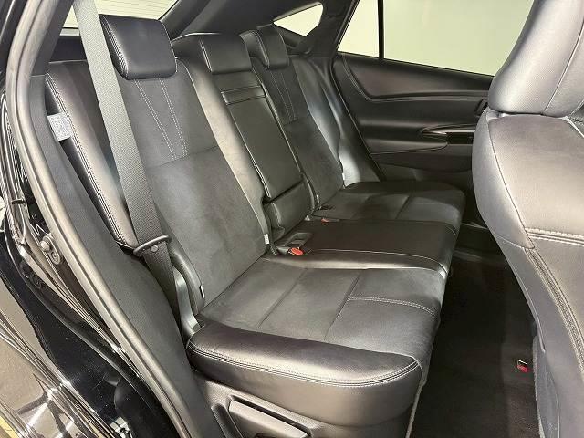 ハリアー エレガンス　ＧＲスポーツ　メーカーナビ／追従クルコン／ハーフレザーシト／車線逸脱／セーフティーセンス／ＬＥＤヘッド／パワーシート／ＥＴＣ／オートマチックハイビーム／電子パーキング／アイドリングストップ／専用１９インチアルミ（6枚目）