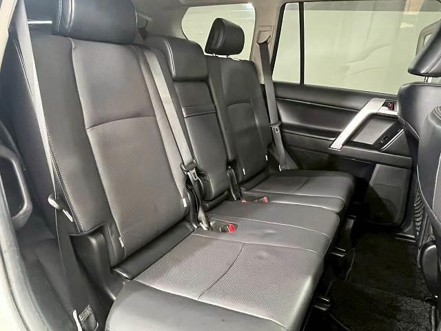 ランドクルーザープラド ＴＺ－Ｇ　サンルーフ／全周囲カメラ／ブラックレザーシート／３列シート／ブラインドスポットモニター／レーダークルーズコントロール／シートクーラー／シートヒーター／パドルシフト／純正１９インチアルミホイール（6枚目）