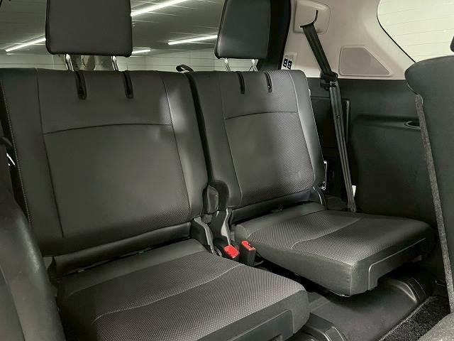 ランドクルーザープラド ＴＺ－Ｇ　サンルーフ／全周囲カメラ／ブラックレザーシート／３列シート／ブラインドスポットモニター／レーダークルーズコントロール／シートクーラー／シートヒーター／パドルシフト／純正１９インチアルミホイール（7枚目）