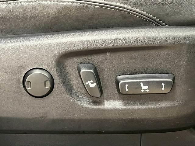 ランドクルーザープラド ＴＺ－Ｇ　サンルーフ／全周囲カメラ／ブラックレザーシート／３列シート／ブラインドスポットモニター／レーダークルーズコントロール／シートクーラー／シートヒーター／パドルシフト／純正１９インチアルミホイール（12枚目）