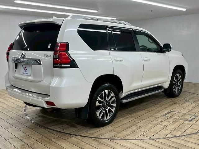 ランドクルーザープラド ＴＺ－Ｇ　サンルーフ／全周囲カメラ／ブラックレザーシート／３列シート／ブラインドスポットモニター／レーダークルーズコントロール／シートクーラー／シートヒーター／パドルシフト／純正１９インチアルミホイール（17枚目）