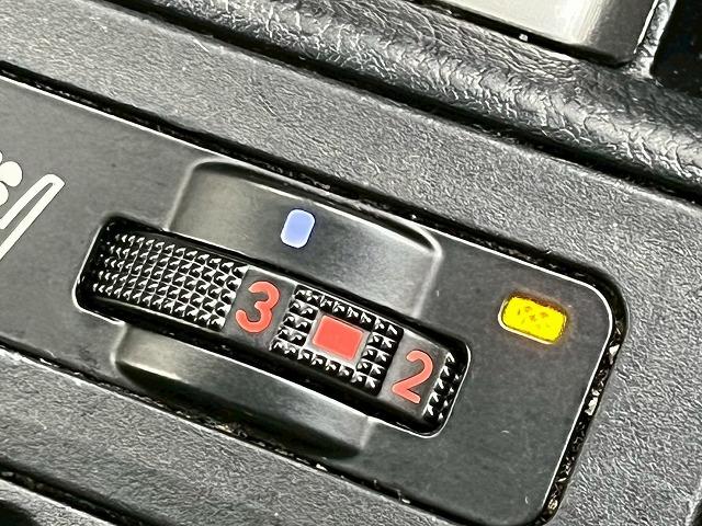 ランドクルーザープラド ＴＺ－Ｇ　サンルーフ／全周囲カメラ／ブラックレザーシート／３列シート／ブラインドスポットモニター／レーダークルーズコントロール／シートクーラー／シートヒーター／パドルシフト／純正１９インチアルミホイール（61枚目）