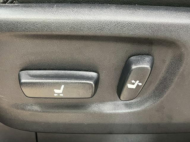 ランドクルーザープラド ＴＺ－Ｇ　サンルーフ／全周囲カメラ／ブラックレザーシート／３列シート／ブラインドスポットモニター／レーダークルーズコントロール／シートクーラー／シートヒーター／パドルシフト／純正１９インチアルミホイール（68枚目）