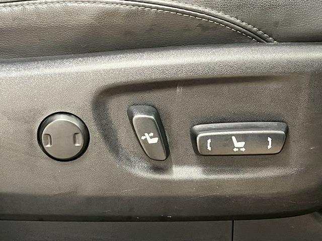 ランドクルーザープラド ＴＺ－Ｇ　サンルーフ／全周囲カメラ／ブラックレザーシート／３列シート／ブラインドスポットモニター／レーダークルーズコントロール／シートクーラー／シートヒーター／パドルシフト／純正１９インチアルミホイール（70枚目）