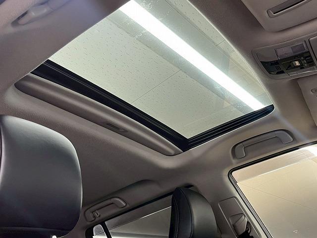 ランドクルーザープラド ＴＺ－Ｇ　サンルーフ／全周囲カメラ／ブラックレザーシート／３列シート／ブラインドスポットモニター／レーダークルーズコントロール／シートクーラー／シートヒーター／パドルシフト／純正１９インチアルミホイール（72枚目）