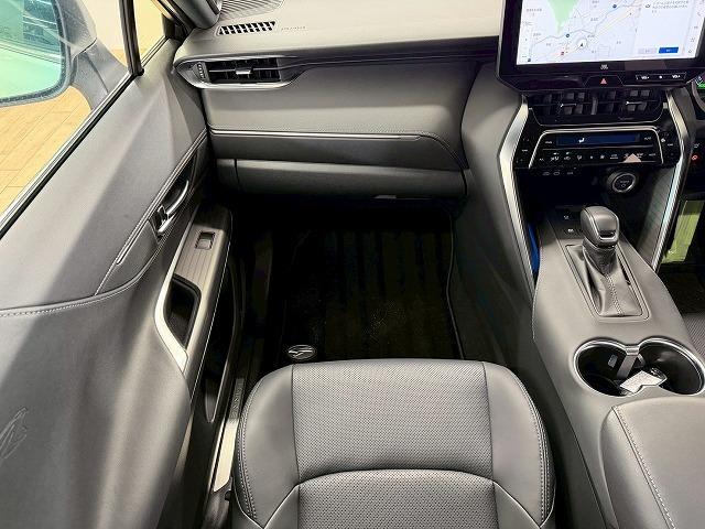 ハリアーハイブリッド Ｚ　レザーパッケージ　ＧＲエアロ／調光ルーフ／全周囲カメラ／純正１２．３インチディスプレイオーディオ／ＪＢＬサウンド／ブラインドスポットモニター／レーダークルーズコントロール／デジタルインナーミラー／電動リヤゲート（41枚目）