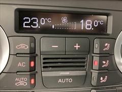 【オートエアコン】自動で温度調節をしてくれる機能です。風量調整をする必要がないので快適なドライブがお楽しみいただけます。 7
