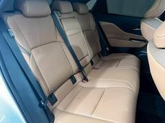 ������ɥ����Ȥϥꥯ�饤�˥󥰲�ǽ�Ǥ��Ĥ����ζ��֡������ͤ���äƤ⽽ʬ�ʥ��ڡ��������ݤ���Ƥ���ޤ��� 6