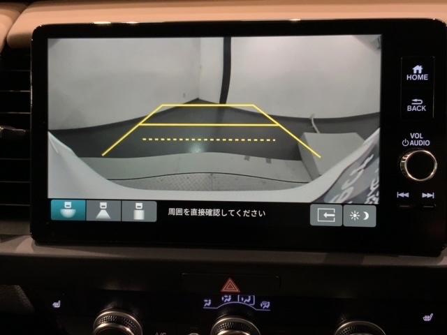 フィット ｅ：ＨＥＶリュクス　Ｈ　ＳＥＮＳＩＮＧ　革シ－ト　最長５年保証　ワンオーナー　純正ナビ　ＴＶ　Ｒカメラ　ＢＴオ－ディオ　ドラレコ　ＥＴＣ　ＬＥＤライト　ＶＳＡ　シートヒーター　クルコン　アルミ　フォグ　スマートキー（7枚目）