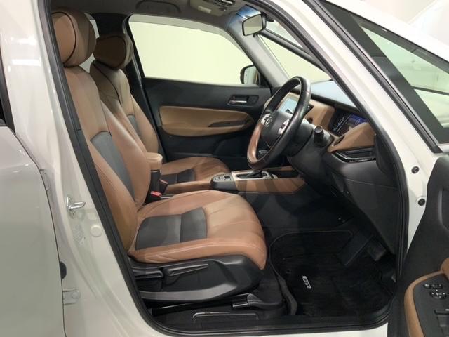 フィット ｅ：ＨＥＶリュクス　Ｈ　ＳＥＮＳＩＮＧ　革シ－ト　最長５年保証　ワンオーナー　純正ナビ　ＴＶ　Ｒカメラ　ＢＴオ－ディオ　ドラレコ　ＥＴＣ　ＬＥＤライト　ＶＳＡ　シートヒーター　クルコン　アルミ　フォグ　スマートキー（17枚目）