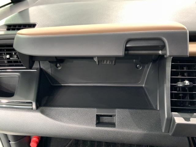 フィット ｅ：ＨＥＶリュクス　Ｈ　ＳＥＮＳＩＮＧ　革シ－ト　最長５年保証　ワンオーナー　純正ナビ　ＴＶ　Ｒカメラ　ＢＴオ－ディオ　ドラレコ　ＥＴＣ　ＬＥＤライト　ＶＳＡ　シートヒーター　クルコン　アルミ　フォグ　スマートキー（26枚目）