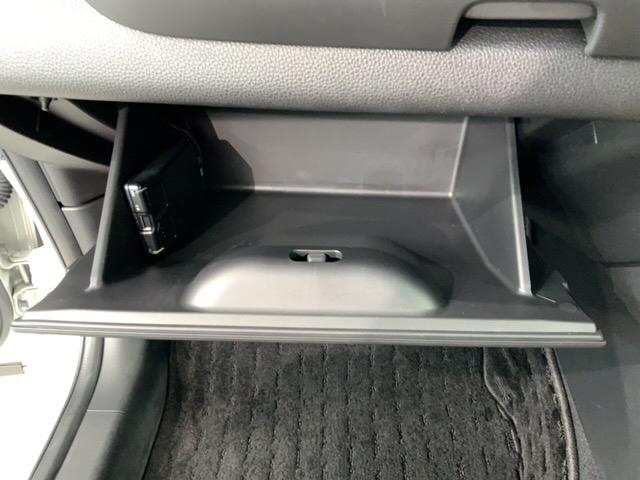 フィット ｅ：ＨＥＶリュクス　Ｈ　ＳＥＮＳＩＮＧ　革シ－ト　最長５年保証　ワンオーナー　純正ナビ　ＴＶ　Ｒカメラ　ＢＴオ－ディオ　ドラレコ　ＥＴＣ　ＬＥＤライト　ＶＳＡ　シートヒーター　クルコン　アルミ　フォグ　スマートキー（27枚目）