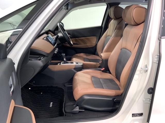 フィット ｅ：ＨＥＶリュクス　Ｈ　ＳＥＮＳＩＮＧ　革シ－ト　最長５年保証　ワンオーナー　純正ナビ　ＴＶ　Ｒカメラ　ＢＴオ－ディオ　ドラレコ　ＥＴＣ　ＬＥＤライト　ＶＳＡ　シートヒーター　クルコン　アルミ　フォグ　スマートキー（31枚目）