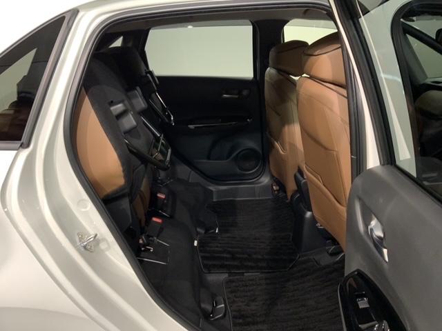 フィット ｅ：ＨＥＶリュクス　Ｈ　ＳＥＮＳＩＮＧ　革シ－ト　最長５年保証　ワンオーナー　純正ナビ　ＴＶ　Ｒカメラ　ＢＴオ－ディオ　ドラレコ　ＥＴＣ　ＬＥＤライト　ＶＳＡ　シートヒーター　クルコン　アルミ　フォグ　スマートキー（34枚目）