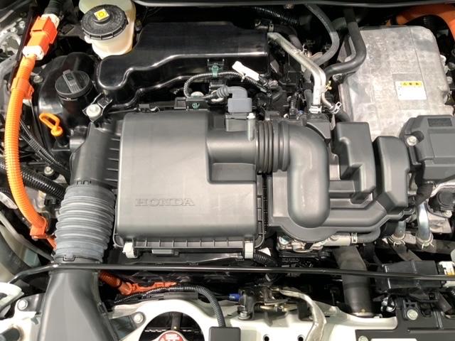 フィット ｅ：ＨＥＶリュクス　Ｈ　ＳＥＮＳＩＮＧ　革シ－ト　最長５年保証　ワンオーナー　純正ナビ　ＴＶ　Ｒカメラ　ＢＴオ－ディオ　ドラレコ　ＥＴＣ　ＬＥＤライト　ＶＳＡ　シートヒーター　クルコン　アルミ　フォグ　スマートキー（44枚目）