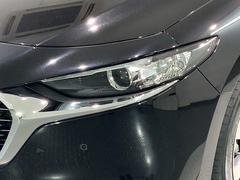 ＬＥＤヘッドライトは、点灯の瞬間から最大光量を発揮し、突然暗くなるトンネルなどでの安定感を高めます。 5