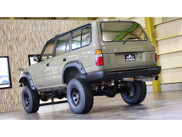 ランドクルーザー８０ ＶＸリミテッド　４ＷＤ　サンルーフ　サンドカーキ全塗装　リフトアップ　ジムライン　ジオランダーＸ－ＡＴ　社外オーバーフェンダー　シュノーケル　角目ヘッド　バンパーガード　ＨＤＤナビ　革シート　シートヒーター　ＥＴＣ（3枚目）