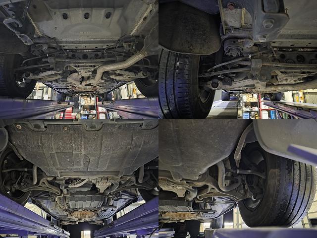 ジープ・グランドチェロキー ラレード　４ＷＤ　純正ブラックアウトホイール　電動シート　ＥＴＣ　バックカメラ　サイドカメラ　フロントカメラ　ＨＤＤナビ（17枚目）