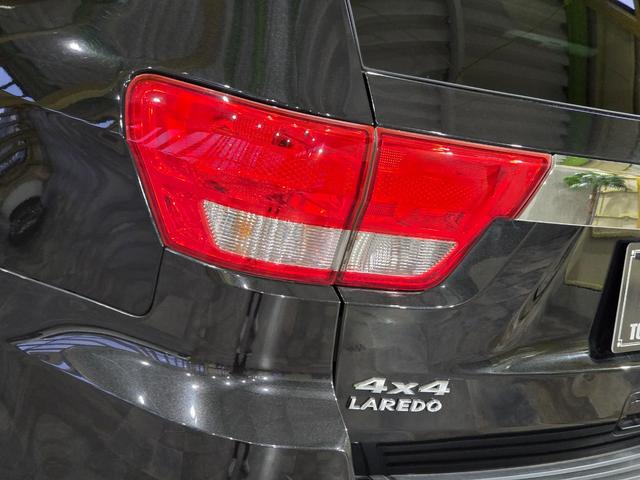 ジープ・グランドチェロキー ラレード　４ＷＤ　純正ブラックアウトホイール　電動シート　ＥＴＣ　バックカメラ　サイドカメラ　フロントカメラ　ＨＤＤナビ（41枚目）