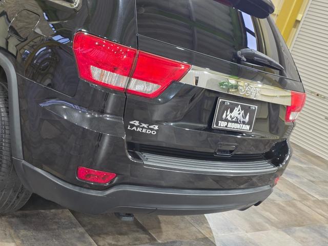ジープ・グランドチェロキー ラレード　４ＷＤ　純正ブラックアウトホイール　電動シート　ＥＴＣ　バックカメラ　サイドカメラ　フロントカメラ　ＨＤＤナビ（66枚目）