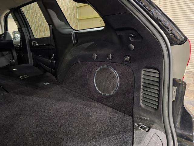 ジープ・グランドチェロキー ラレード　４ＷＤ　純正ブラックアウトホイール　電動シート　ＥＴＣ　バックカメラ　サイドカメラ　フロントカメラ　ＨＤＤナビ（67枚目）