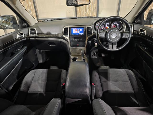 ジープ・グランドチェロキー ラレード　４ＷＤ　純正ブラックアウトホイール　電動シート　ＥＴＣ　バックカメラ　サイドカメラ　フロントカメラ　ＨＤＤナビ（78枚目）