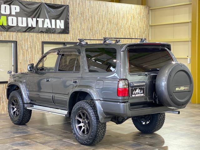 ハイラックスサーフ ＳＳＲ－Ｘ　ワイド　切替４ＷＤ　ワンオーナー車　２インチリフトアップ　ガンメタ全塗装済み　ＴＯＰＭＯＵＮＴＡＩＮ１７インチＡＷ　ジオランダーＸ－ＡＴ　クラシックグリル　ヴィンテージシートカバー　ＬＥＤヘッド・テール・（4枚目）